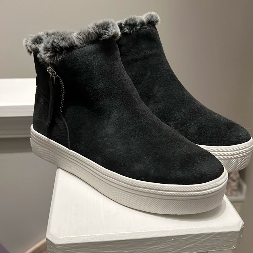 Dolce Vita size 7 Fur Lined High top